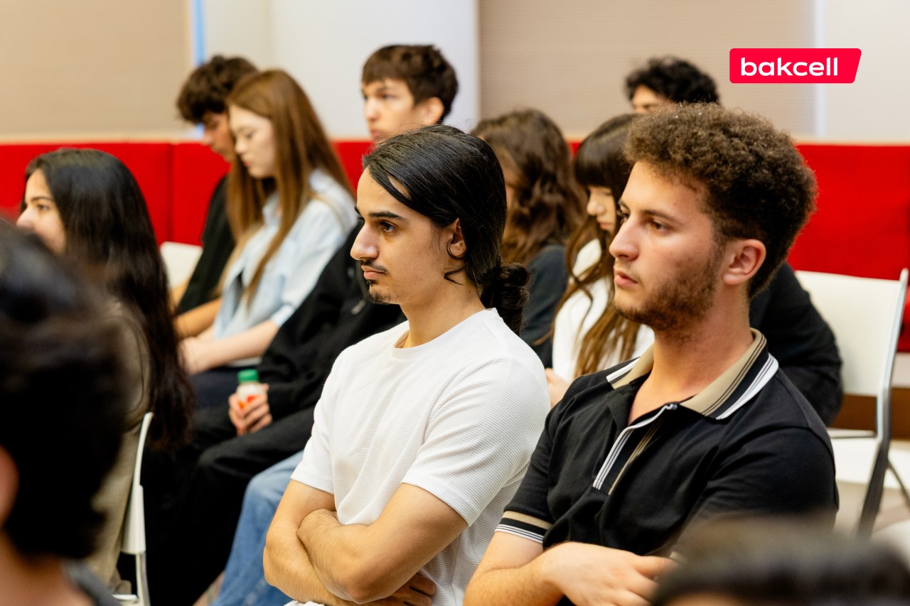 "Bakcell"in baş icraçı direktoru ADA Universitetinin tələbələri ilə görüşüb - FOTOLAR